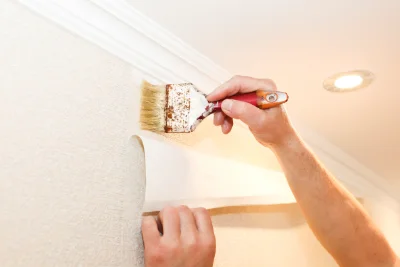 Pose de papier peint à Norrois — revêtements muraux et toiles de verre